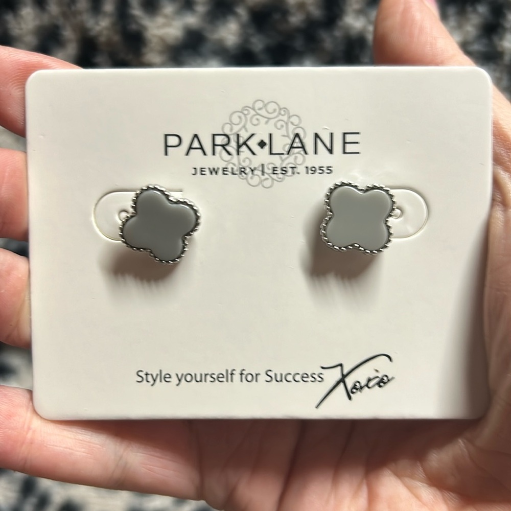 Icon Earrings Grey